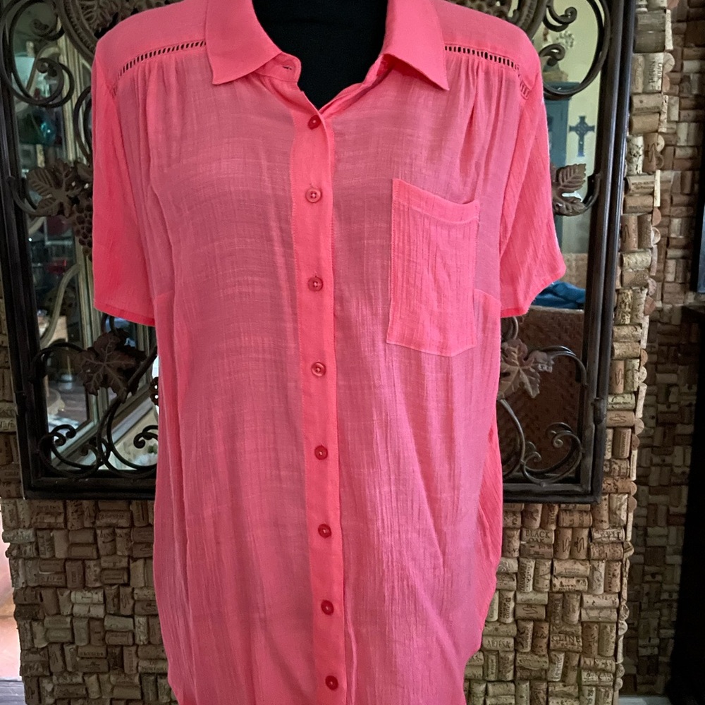 Nice Gauzy Torrid Hot Pink Shirt w Nice Detailing 2 ( 1X)